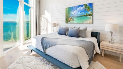 ¿Qué cuadro colgar sobre la cama en el dormitorio?
